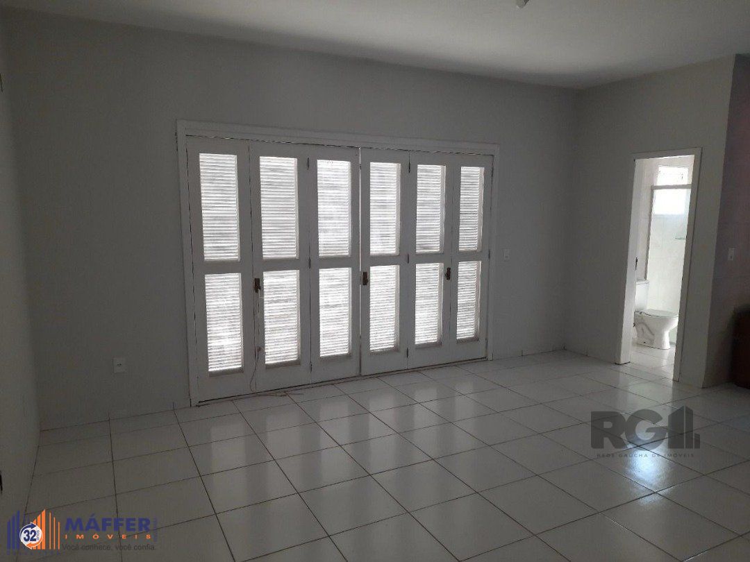 Oportunidade Imperdível: Prédio com 4 Apartamentos, Pátio e 2 Vagas de Garagem
