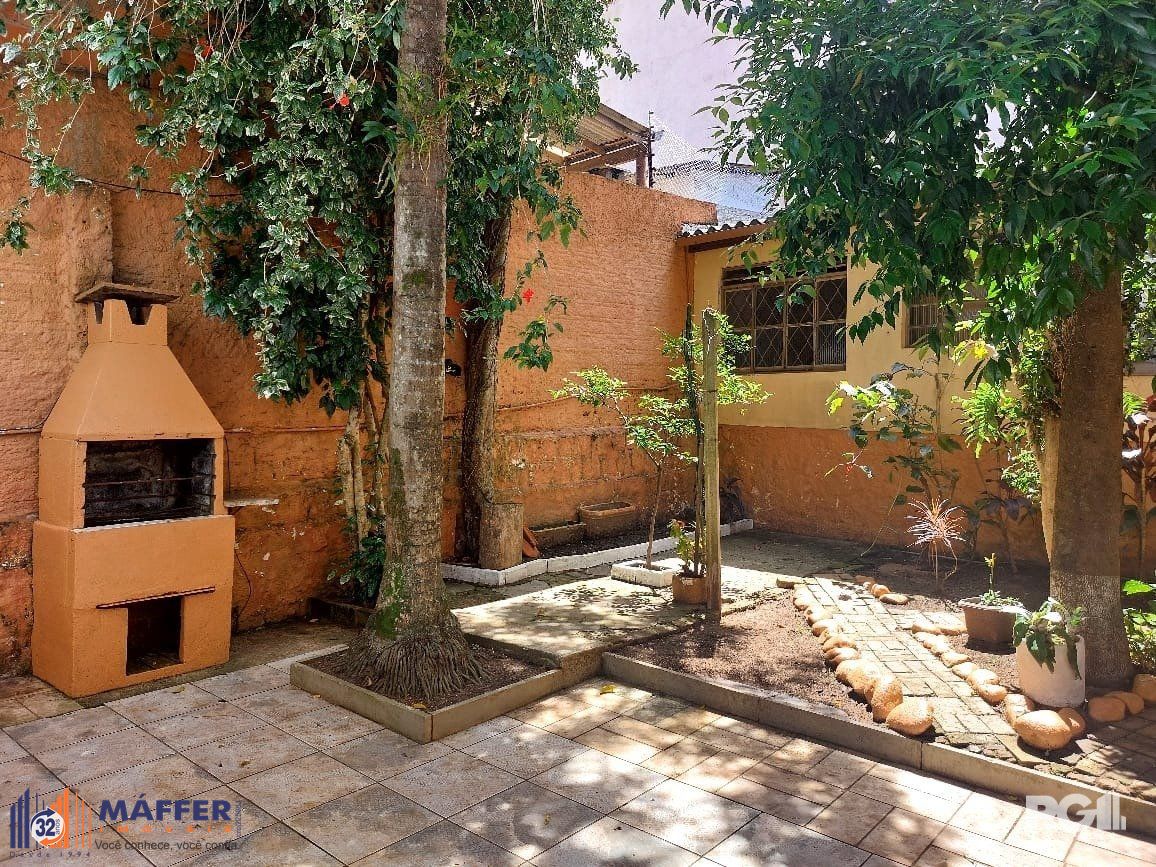Casa com 3 dormitórios, sendo 1 suíte, 3 vagas, no bairro Nonoai, Porto Alegre, RS