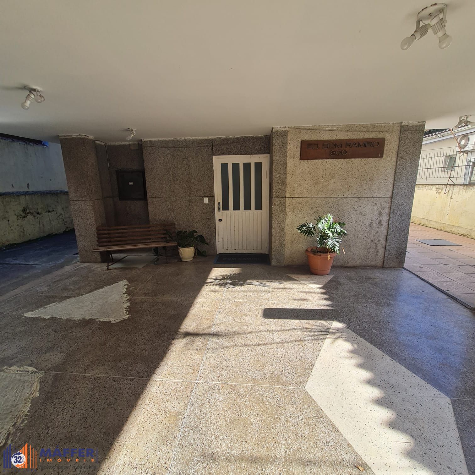 PORTA ACESSO AO EDIFICIO