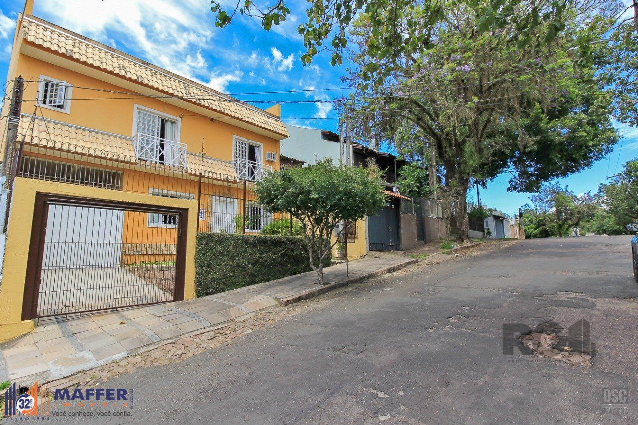 Casa no bairro Tristeza 3 dormitórios