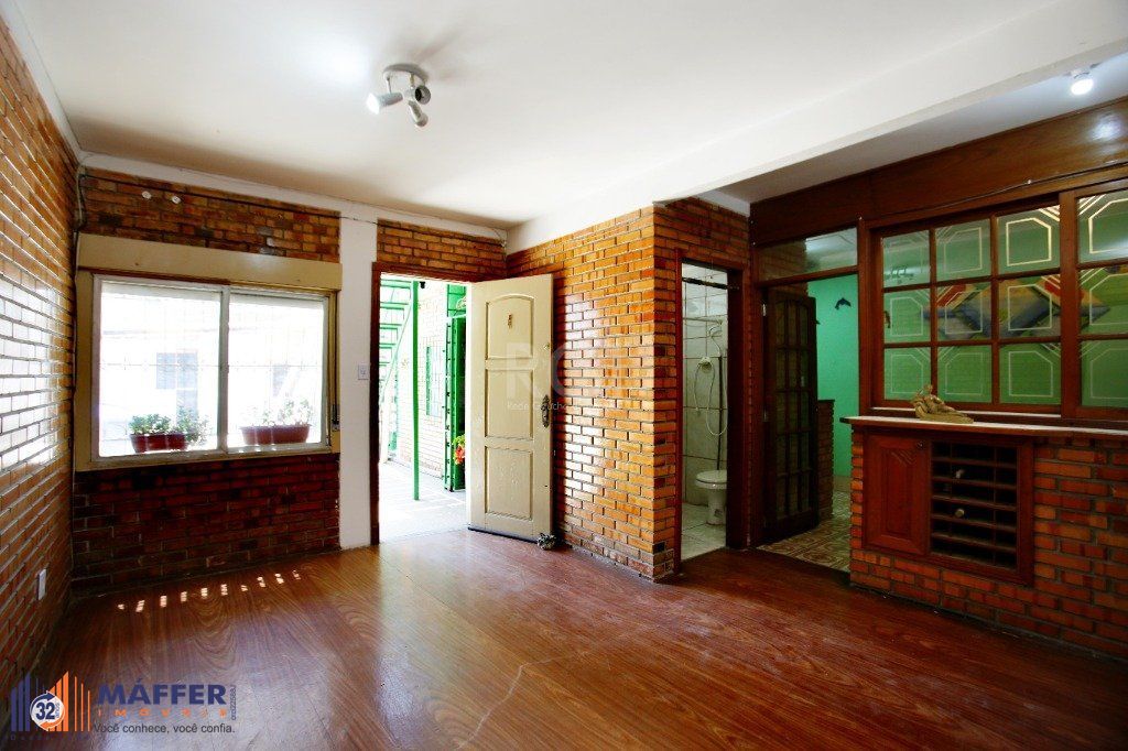 Casa para Venda - 350m², 3 dormitórios, 3 vagas - Passo da Areia