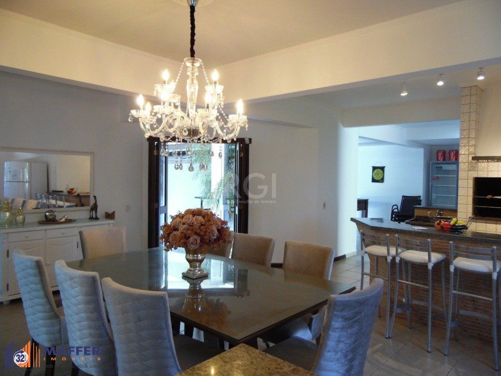 Casa para Venda - 410m², 5 dormitórios, sendo 5 suites, 5 vagas - Centro