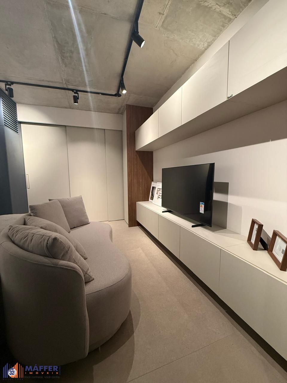 Apartamento Novo, studio grande com 45,97m² privativos, mobiliado, leste norte, vista, junto ao parcão e zafari cabral