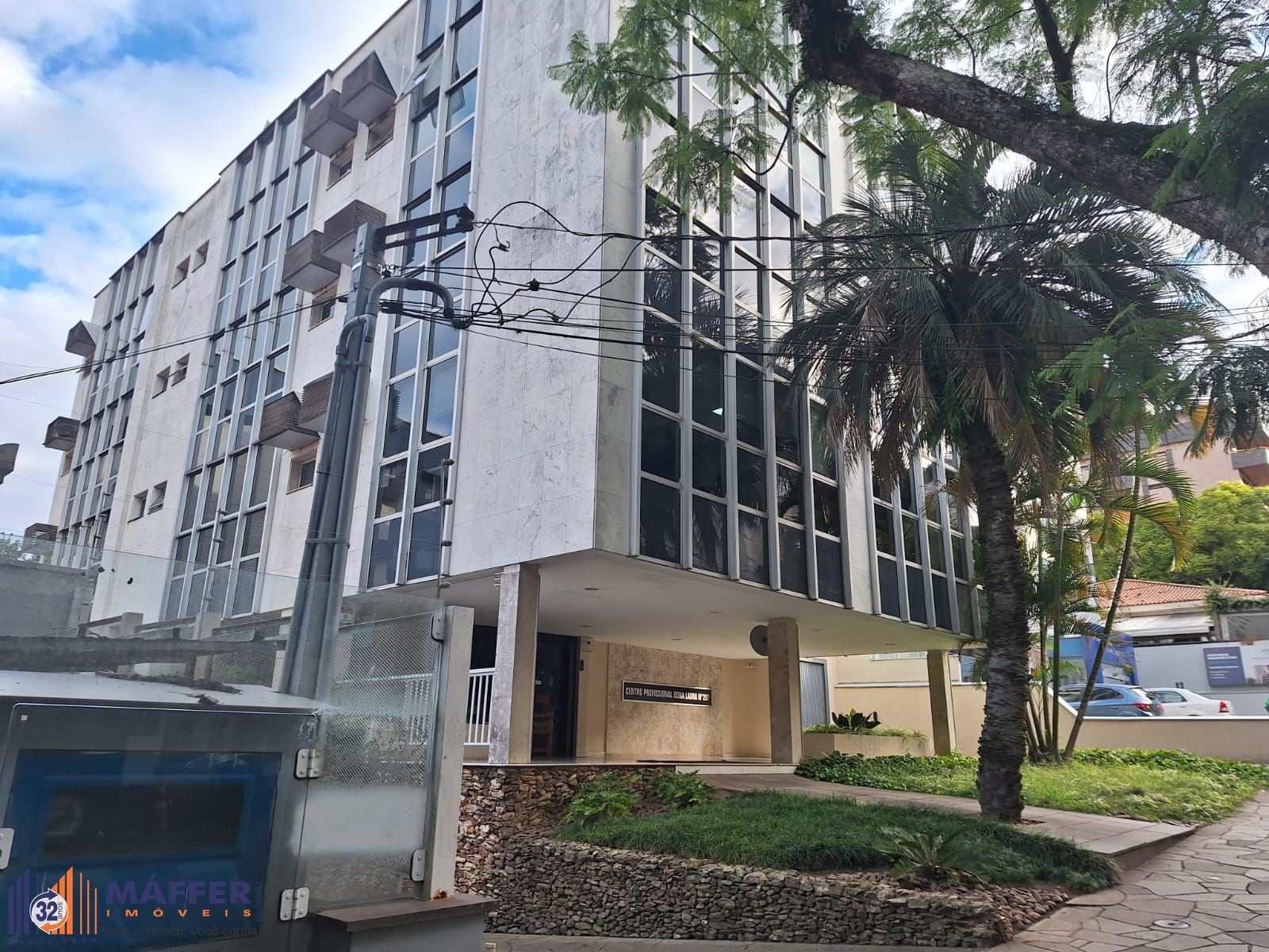 Sala coml. térreo,36m2, 02 banhs. rua D.Laura, R,Branco, 01 vaga