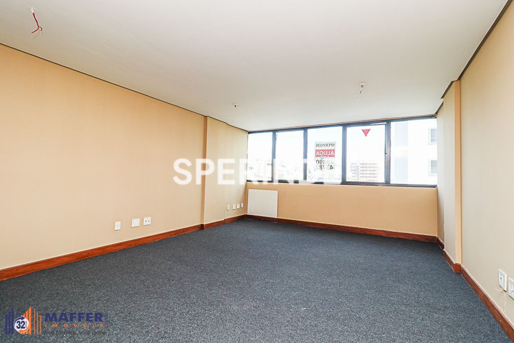 SALA COMERCIAL 37,44M² TRÊS FIGUEIRAS, banh. privativo, piso carpete,