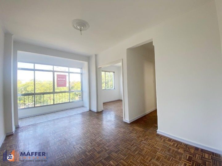 Apartamento reformado de 3 dormitórios transformado em 2 perto da Redenção