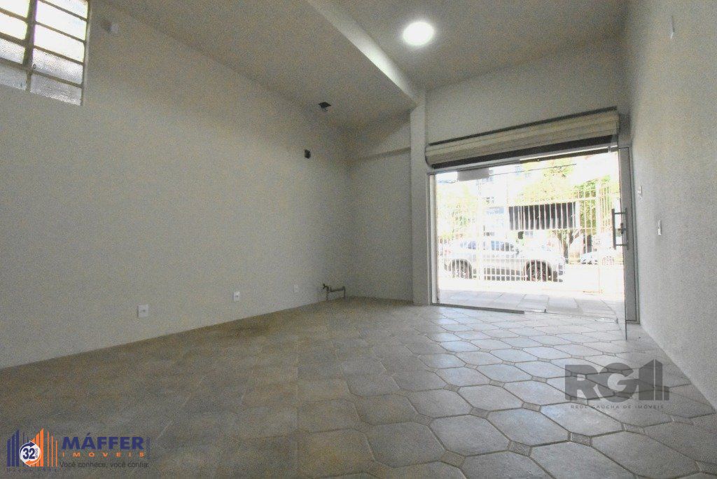 Sala reformada e desocupada!