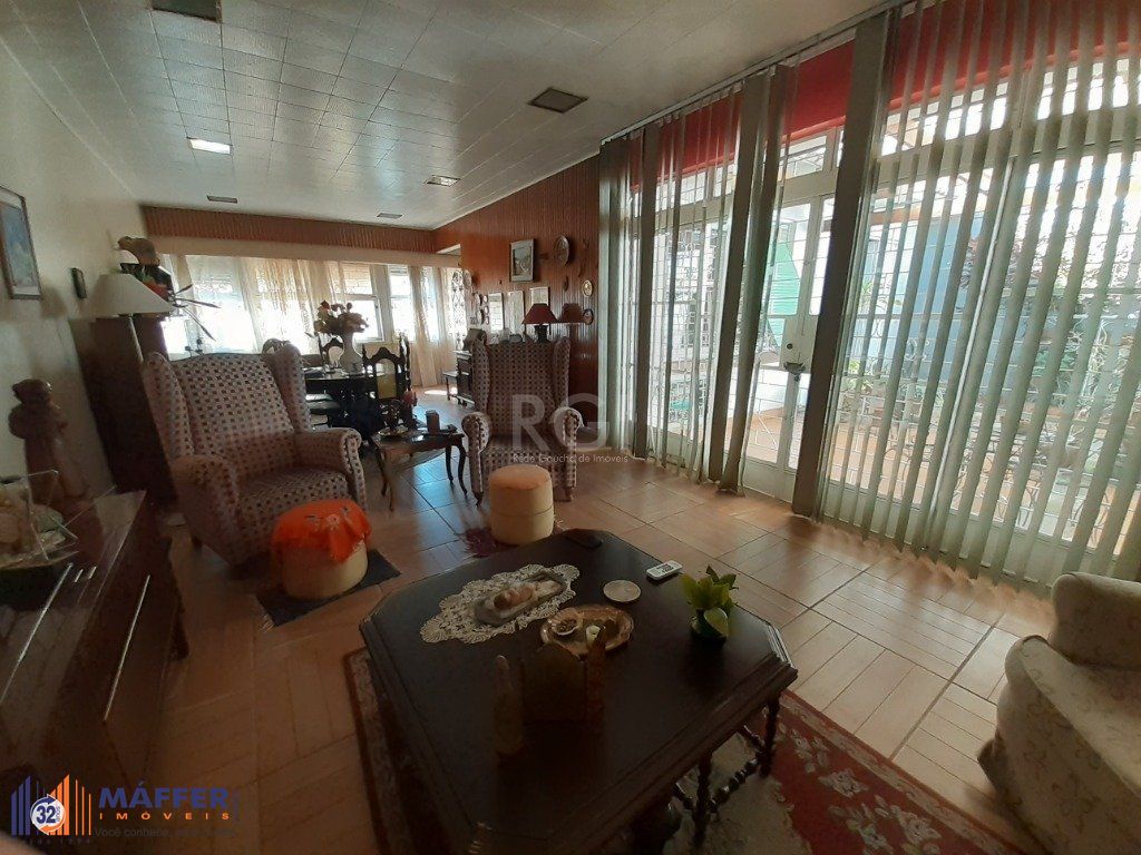 Casa para Venda - 290m², 3 dormitórios, sendo 1 suites, 3 vagas - Menino Deus