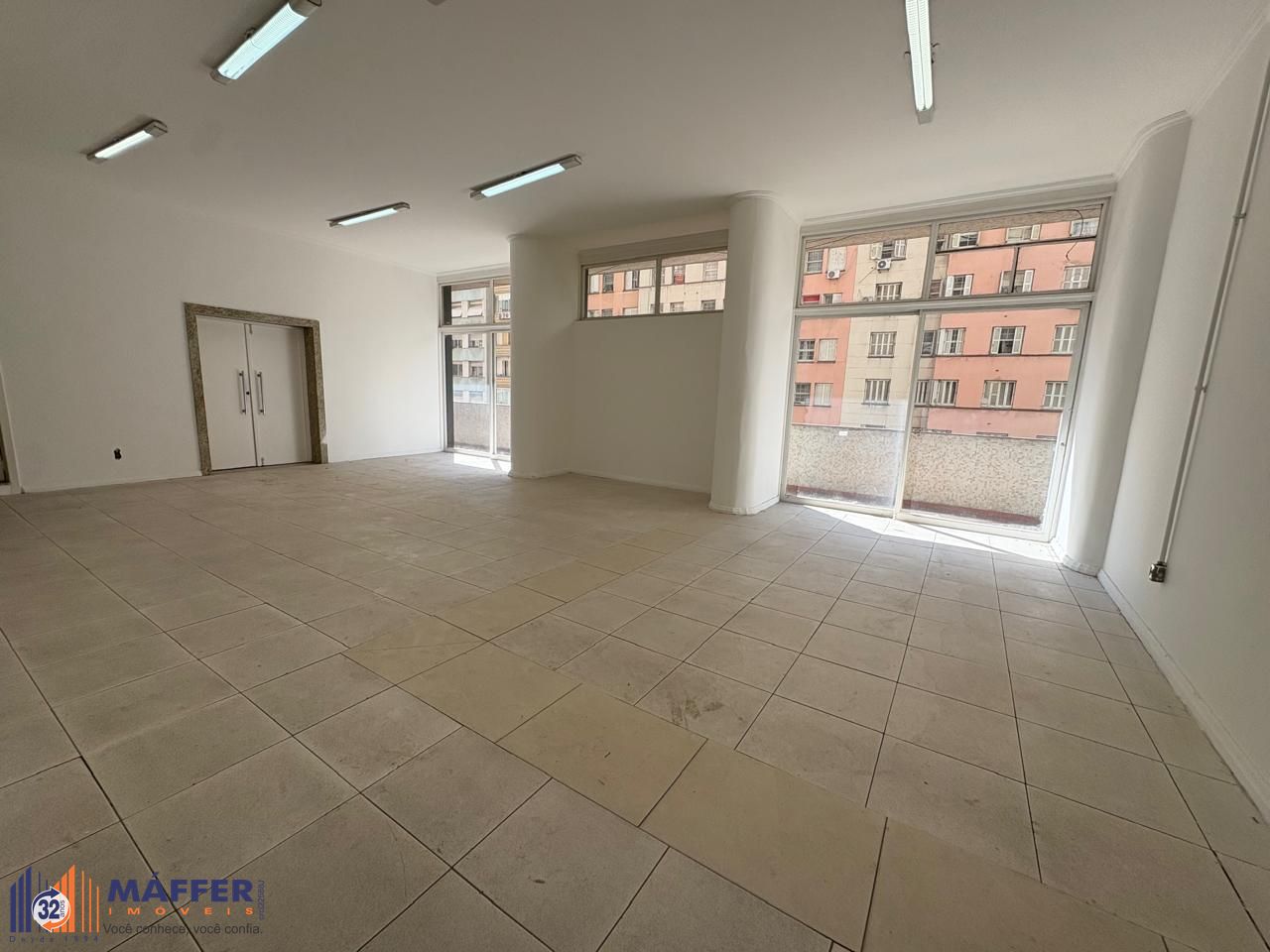 Sala comercial 822,66m² no centro de Porto Alegre