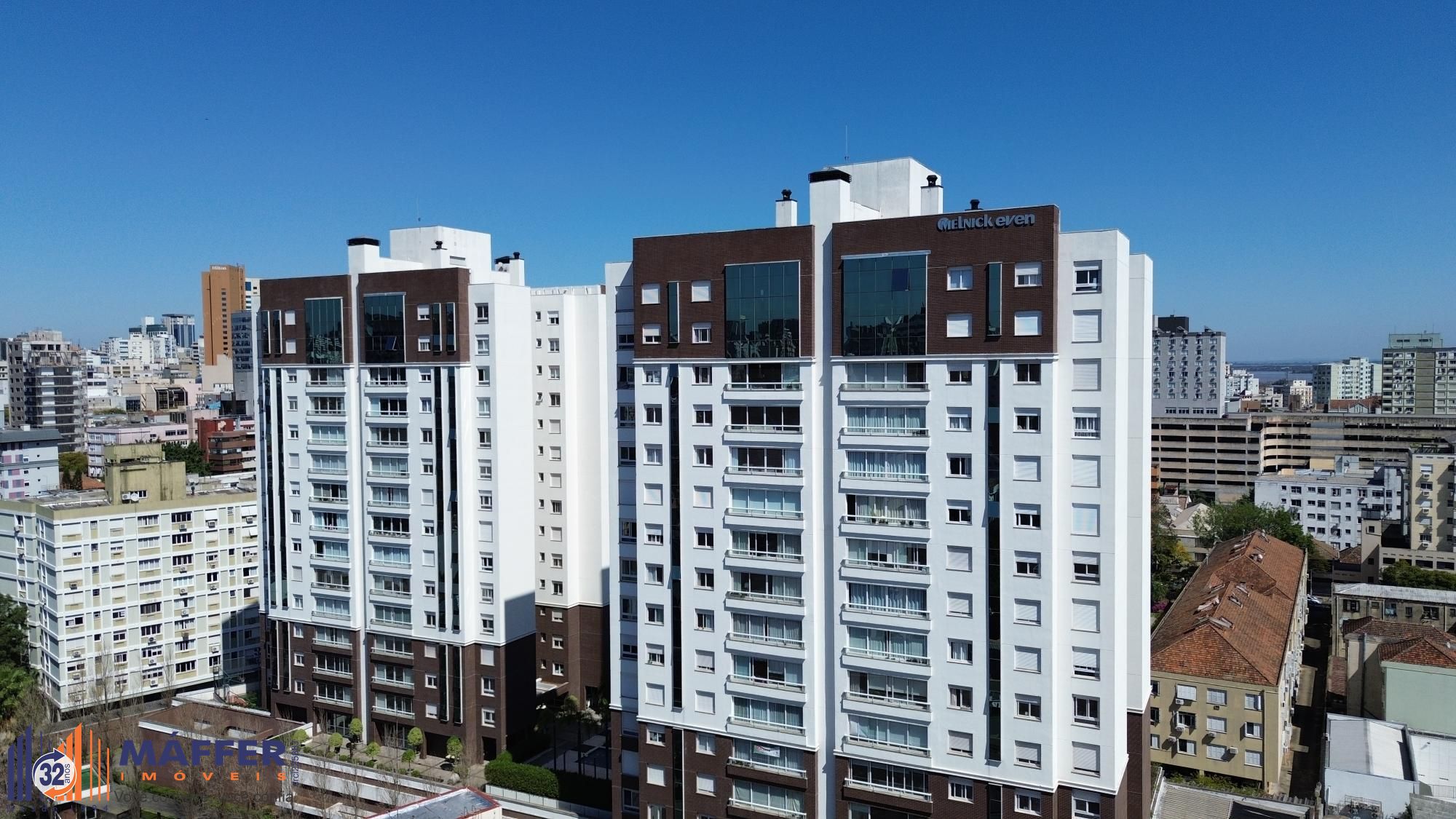 Apartamento 3 suítes 3 vagas no Moinhos