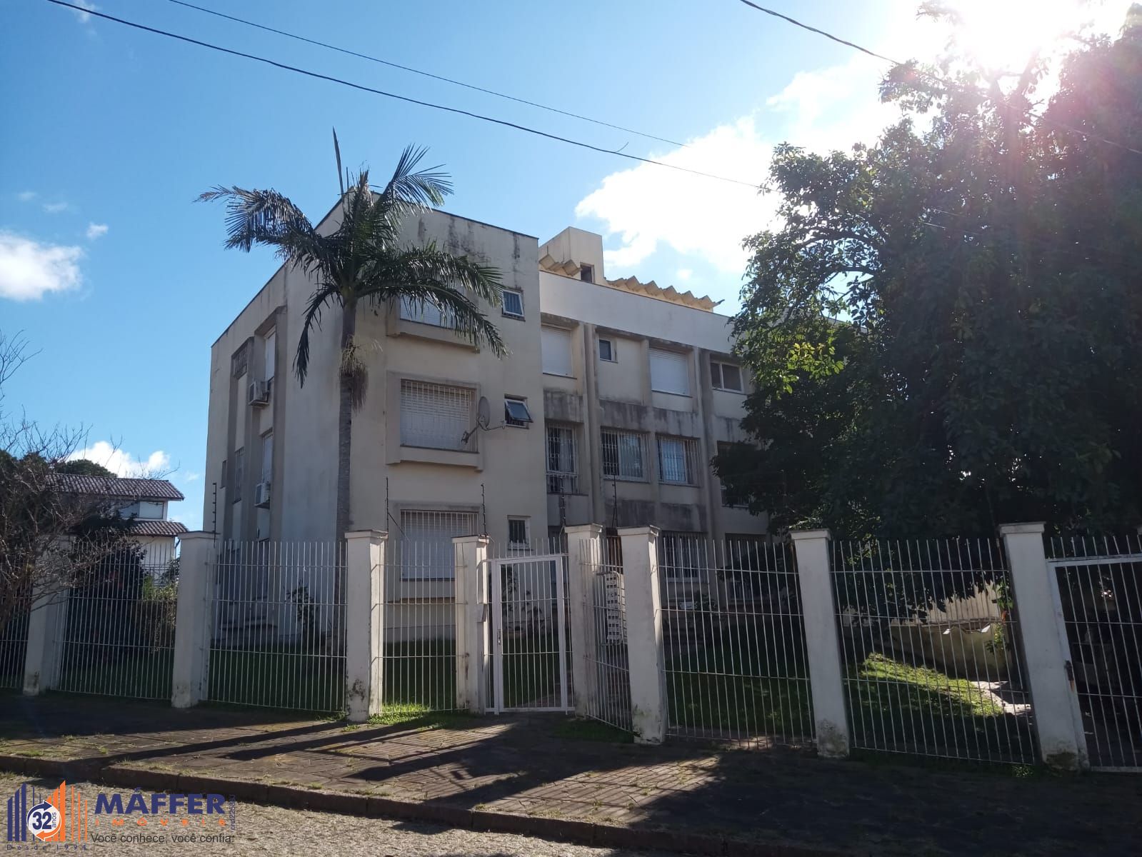 Apartamento dois dormitórios com garagem escriturada