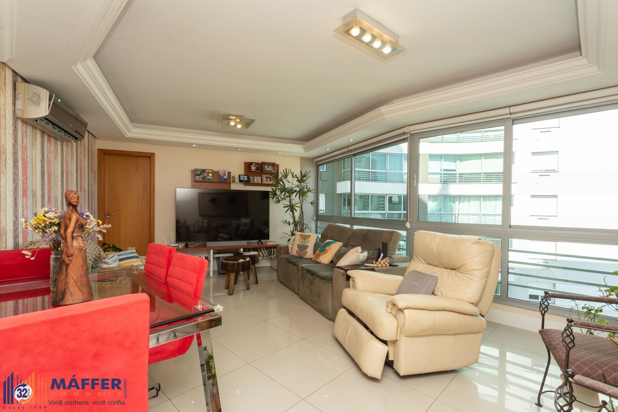Apartamento com Suíte, 2 Vagas e Lazer de Clube