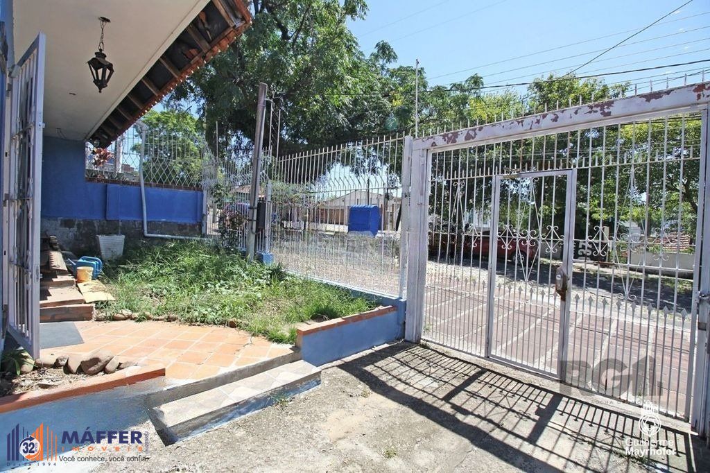 Casa de 3 dormitórios no bairro Partenon