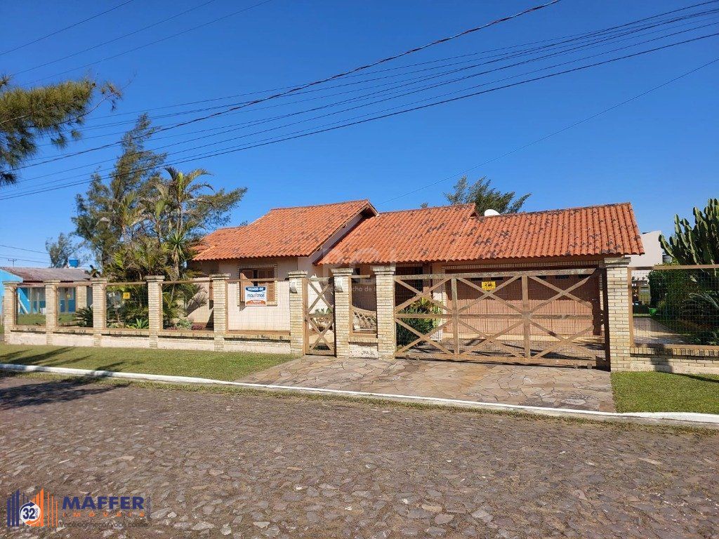 Casa para Venda - 160m², 3 dormitórios, sendo 1 suites, 4 vagas - Tramandaí
