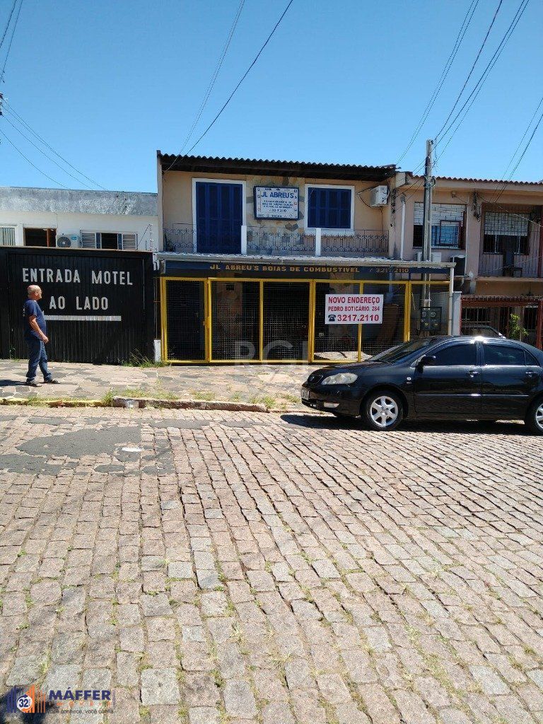 Casa para Venda - 76m², 5 dormitórios, 3 vagas - Santo Antonio