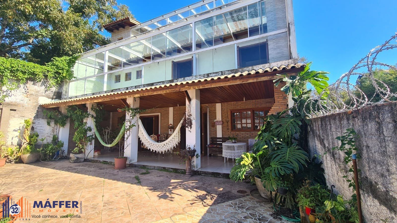 Casa com 4 dormitórios, 2 vagas e 300m² á venda
