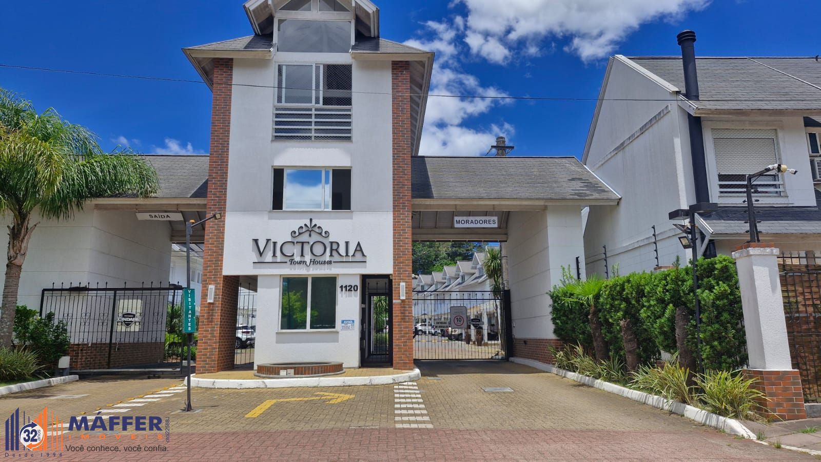 Casa em Condominio fechado, 5 dormitórios com infraestrutura completa