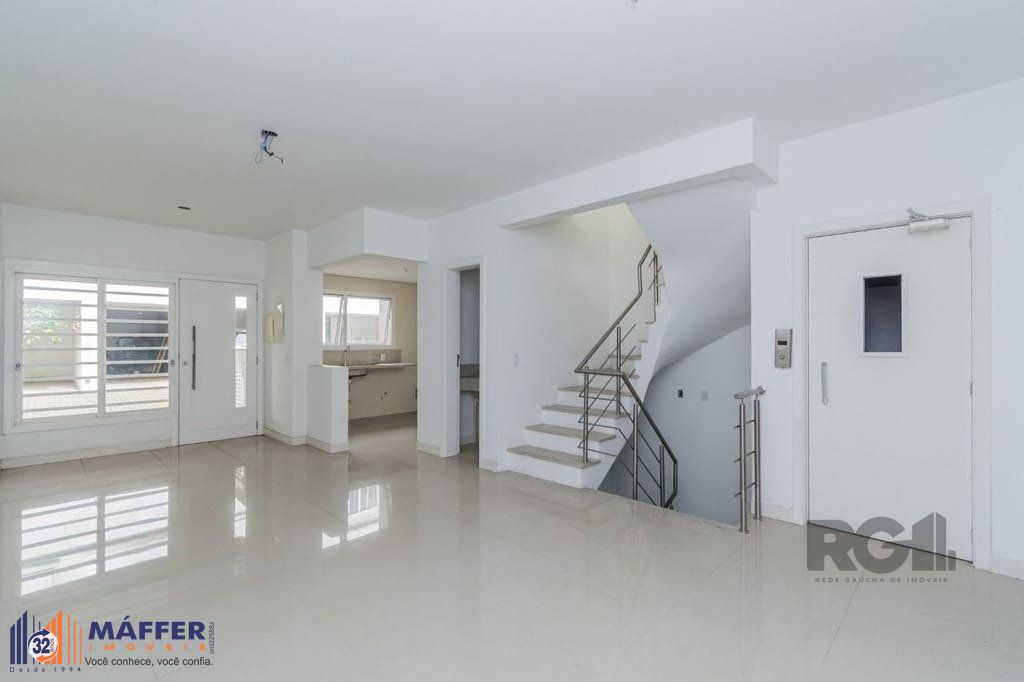 Excelente casa em condomínio de 251m² com 3 suítes e elevador!
