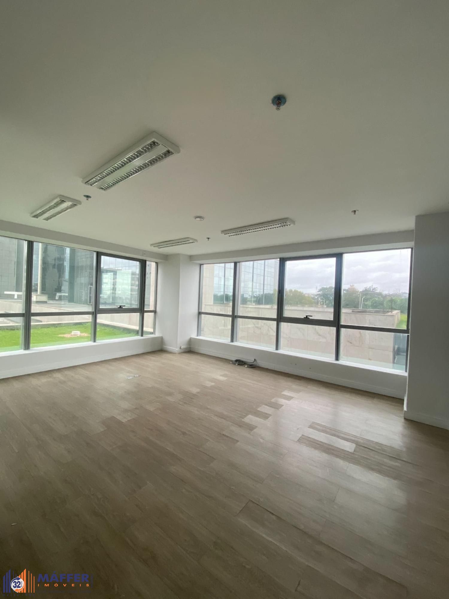 Sala Comercial no Bairro Praia de Belas - Porto Alegre