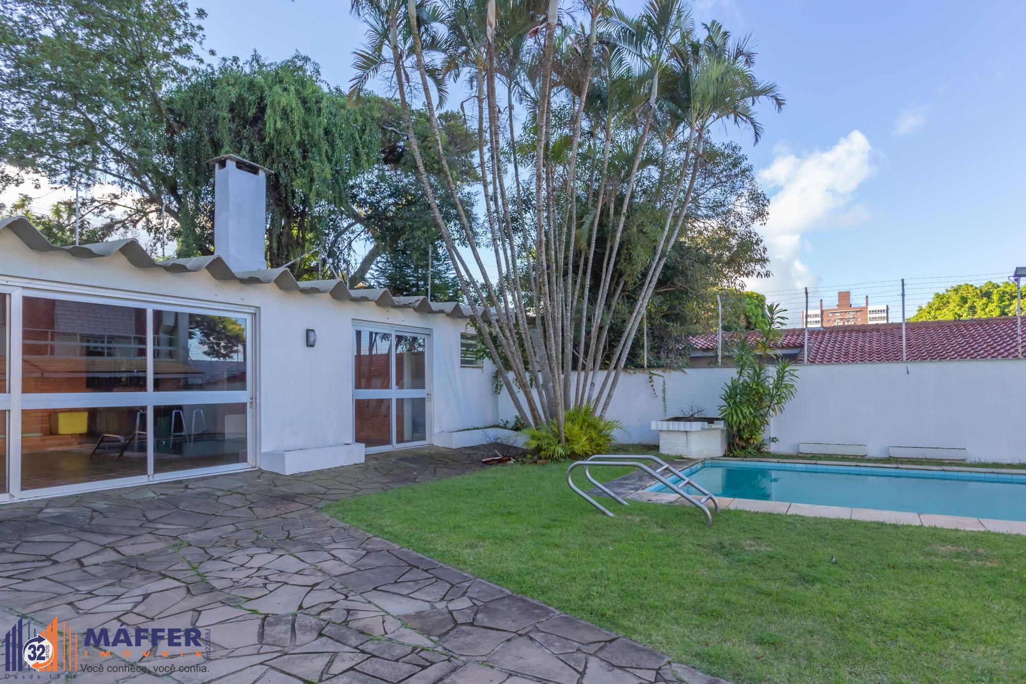 Casa com piscina e patio ampla no bairro Boa Vista, Porto Alegre/RS