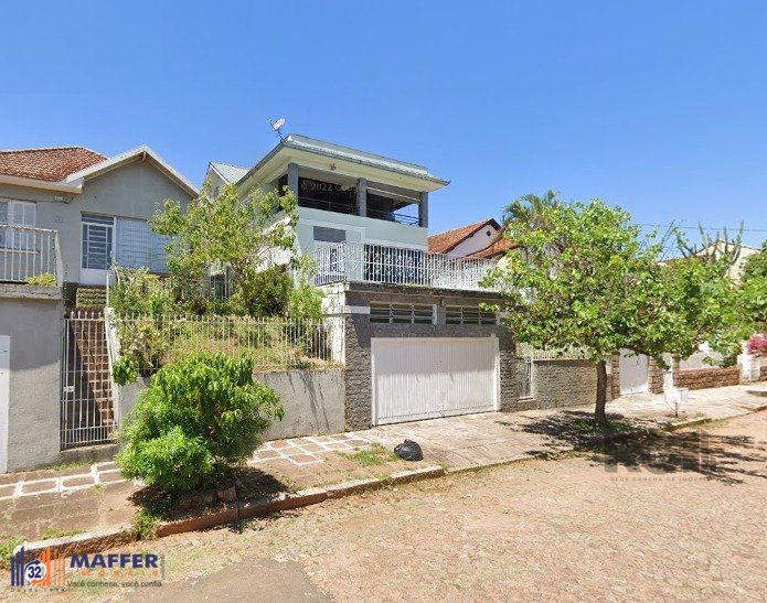 Casa com 167m², 4 dormitórios, 2 suítes, 2 vagas no bairro Santa Tereza