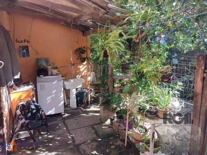 Casa de 2 dormitórios no bairro Cavalhada