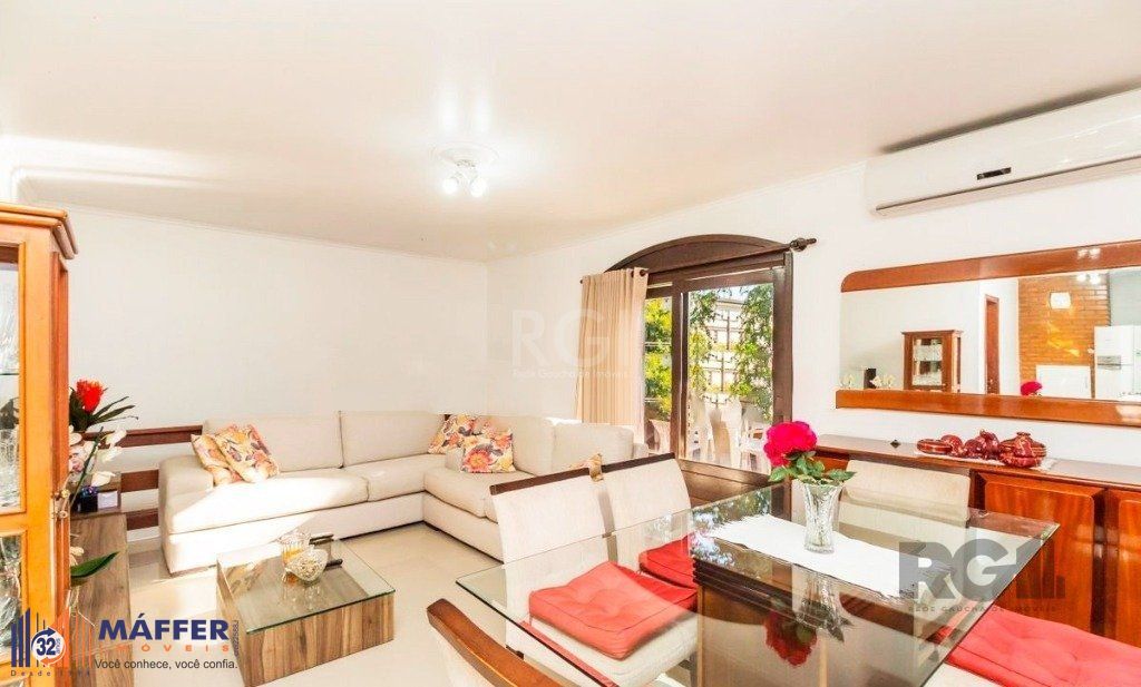 Casa de 266m² - 5 dormitórios, 5 vagas no bairro São João