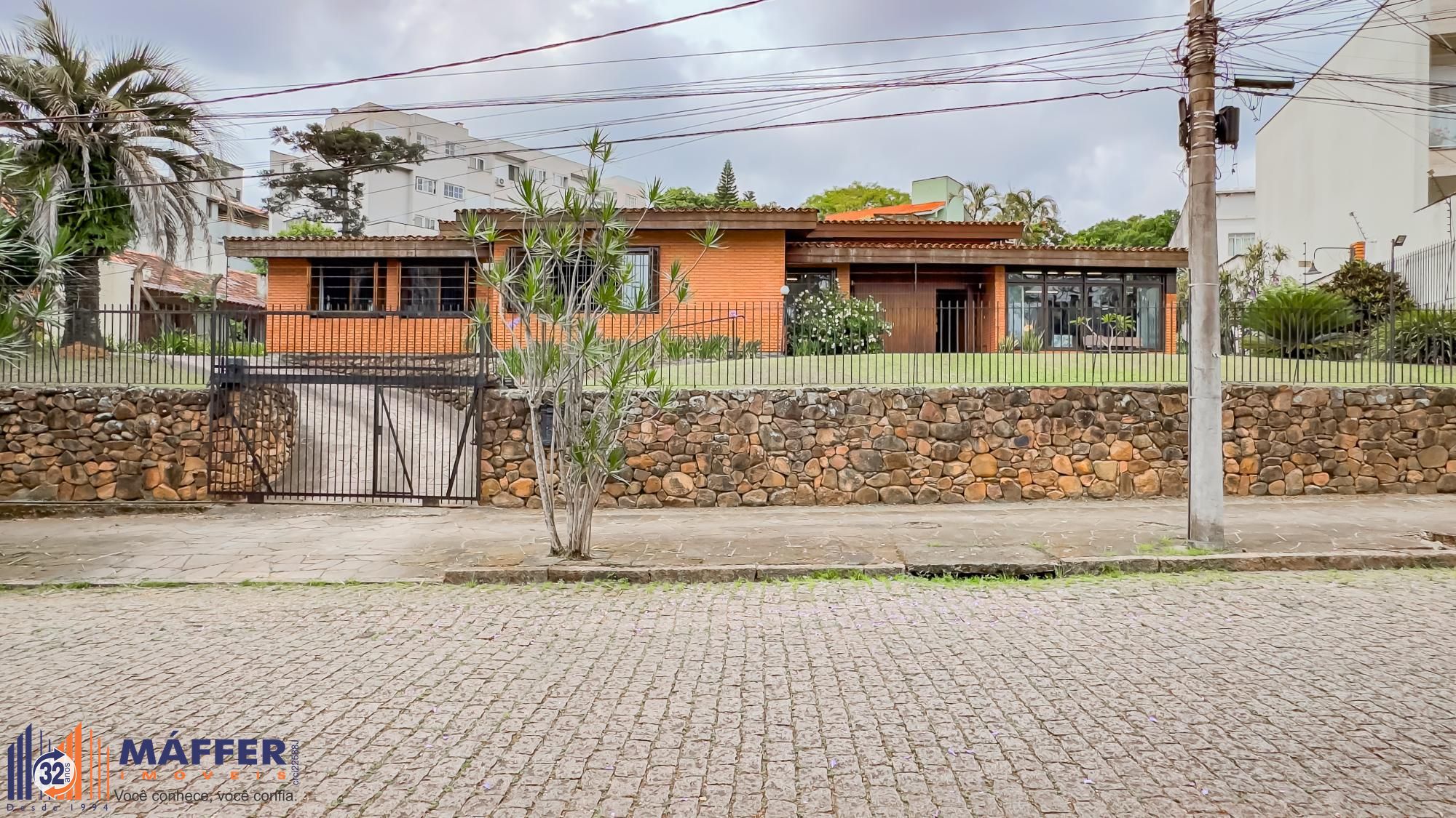 Casa com 3 quartos e 313m² à venda em Chácara das Pedras, Porto Alegre. Rua Joao Paetzel, Chácara Das Pedras, Porto Alegre
