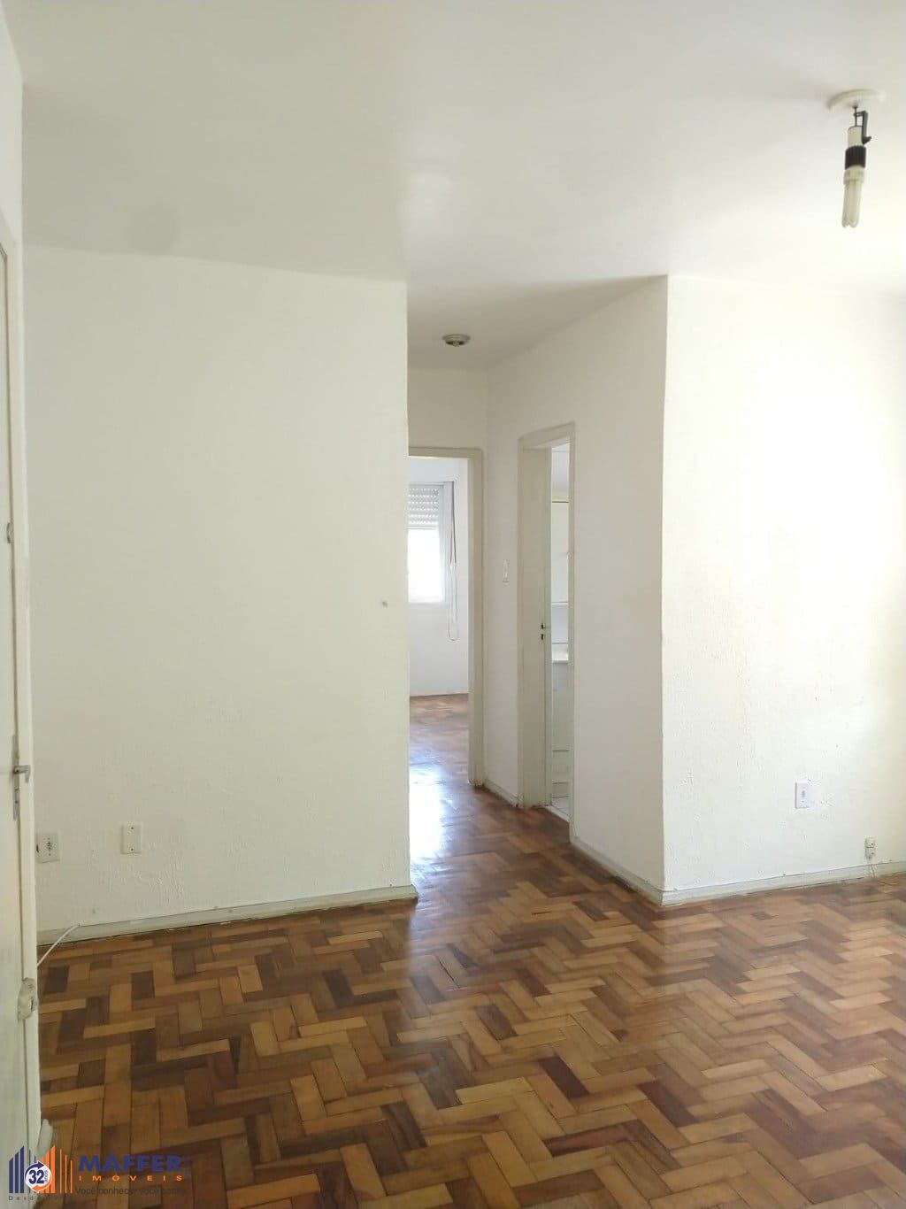 Apartamento de 2 dormitórios à venda em Passo d'Areia, Porto Alegre.