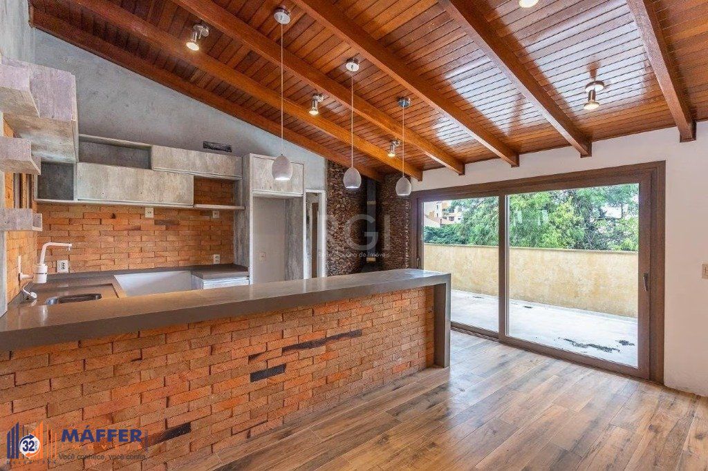Cobertura de 140m² - 3 dormitórios, 2 banheiros, terraço com churrasqueira e 1 vaga de garagem no Bom Jesus