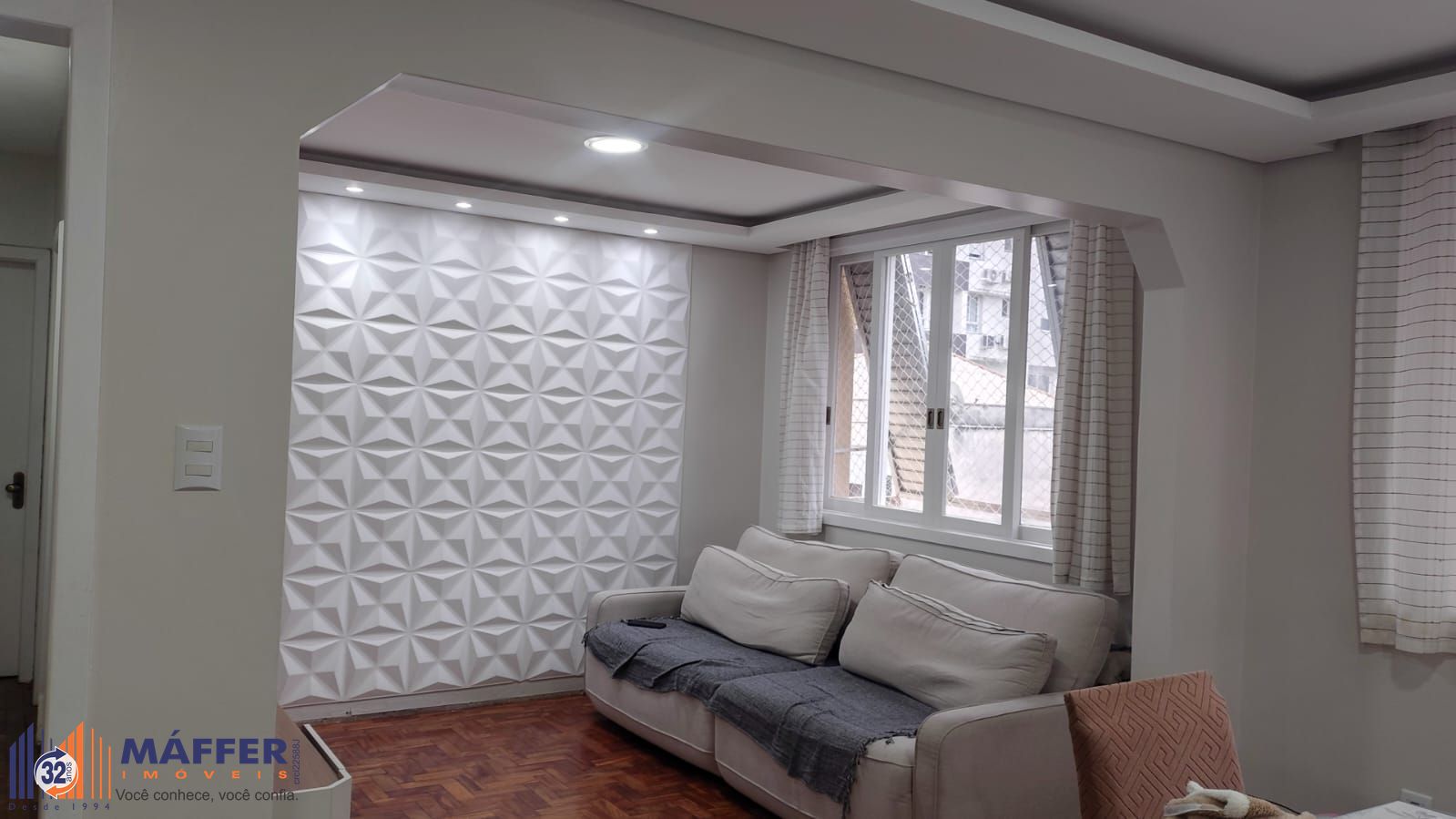 Apartamento de 3 dormitórios com vaga de garagem coberta e escriturada no bairro Partenon.