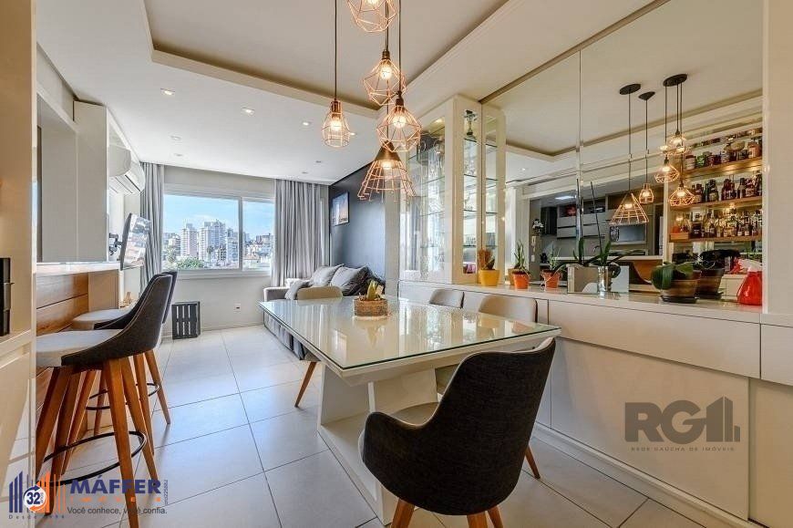 Apartamento 68 m² mobiliado, 2 dormitórios, sendo 1 suíte e 1 vaga.