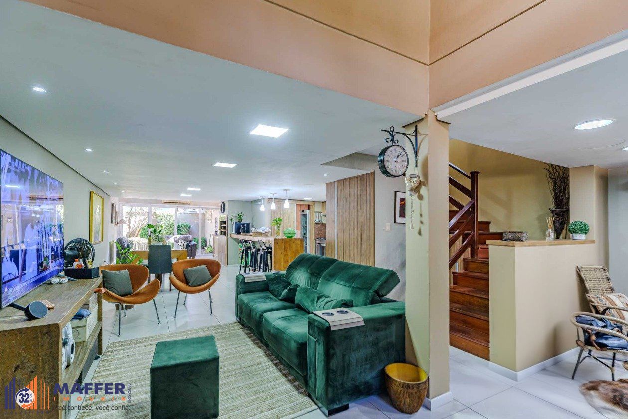 Casa em Condominio, 4 dormi. sendo 2 suítes, churrasqueira, lareira, 2 vagas