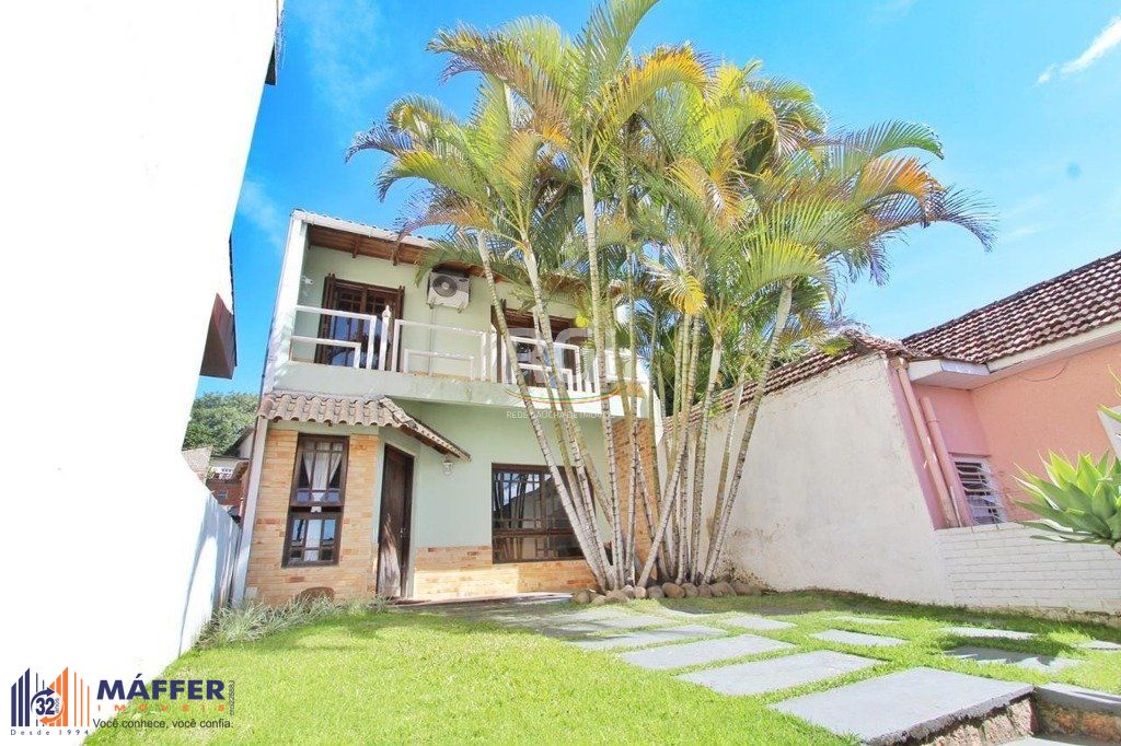 Casa para Venda - 260m², 5 dormitórios, sendo 2 suites, 4 vagas - Teresópolis