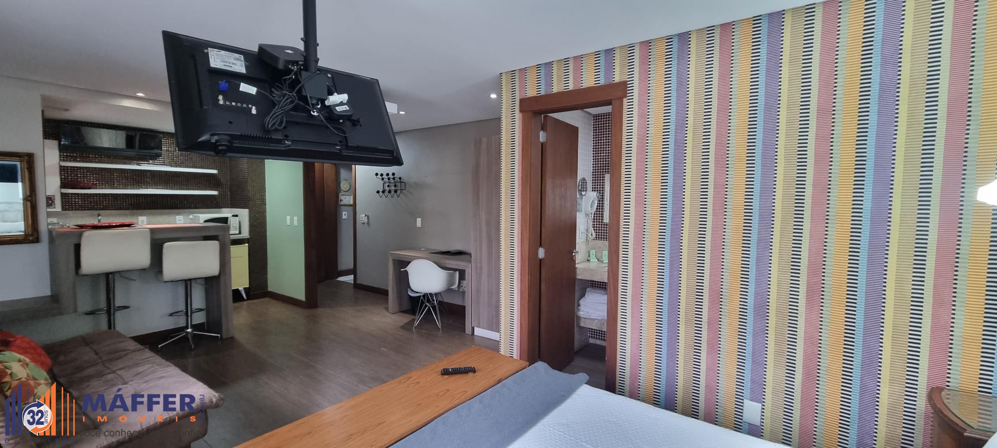 Sala, dormitório- banheiro