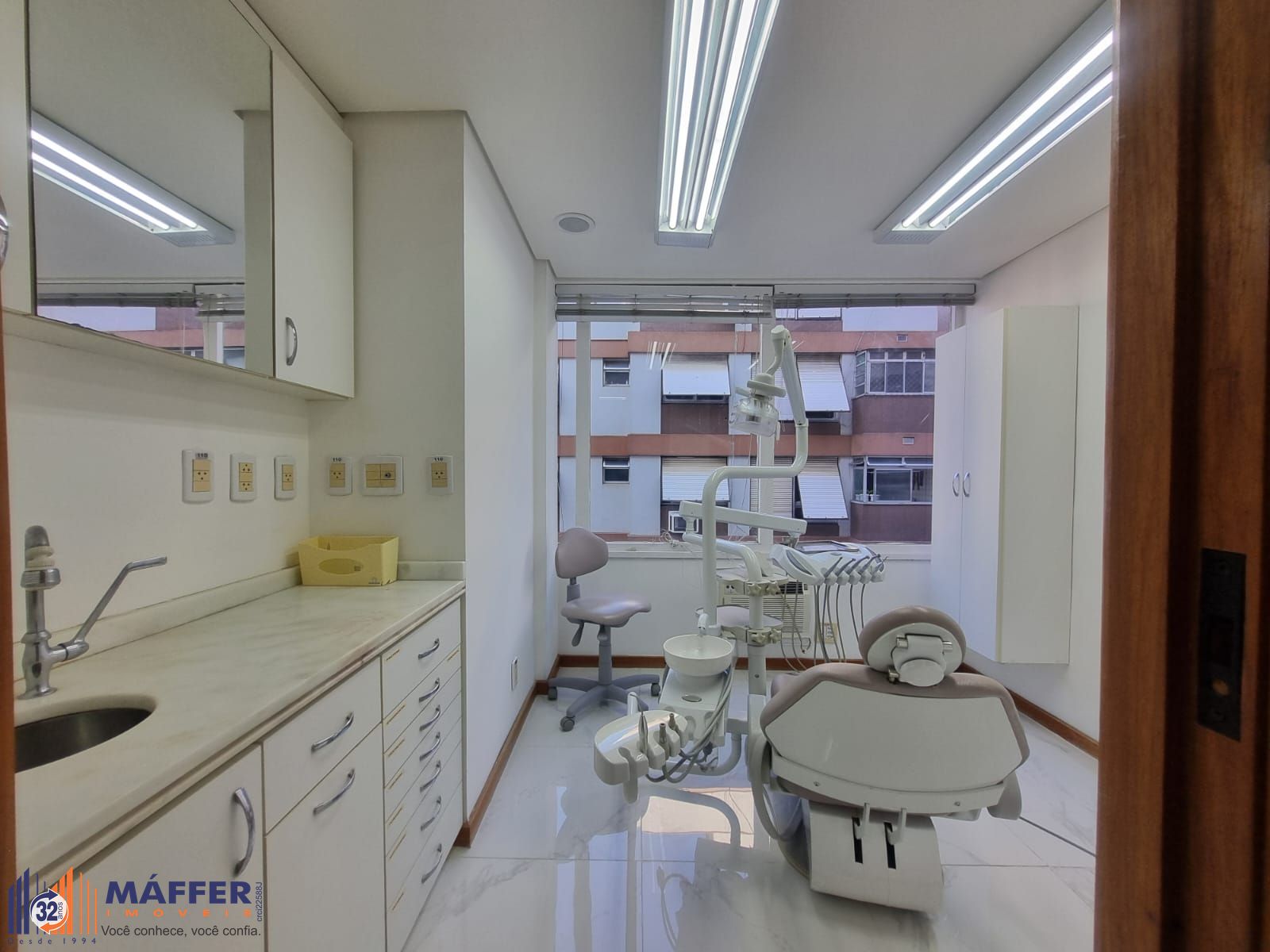 gabinete equipado