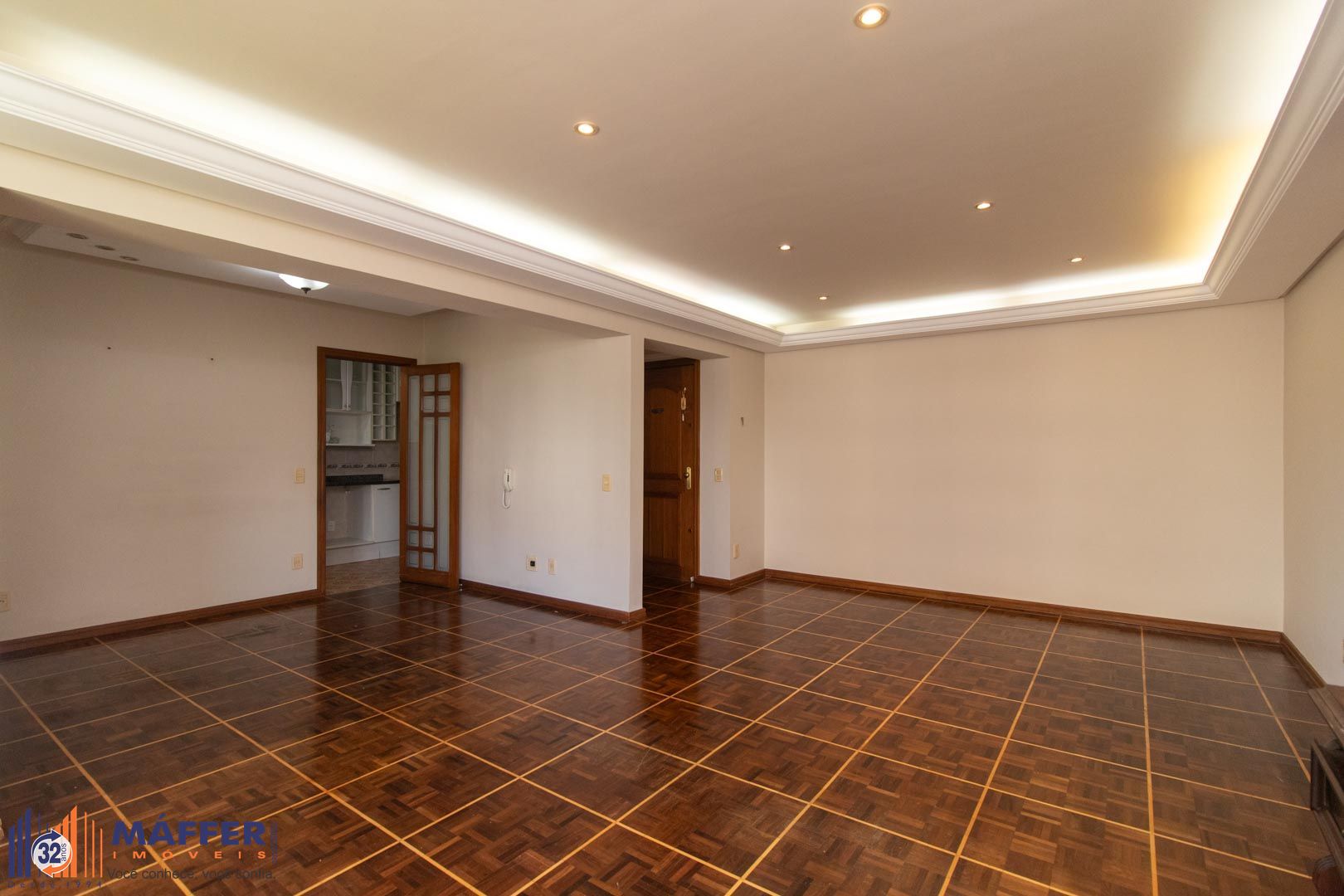 Apartamento de 03 dormitorios com suite e vaga coberta no bairro Menino Deus