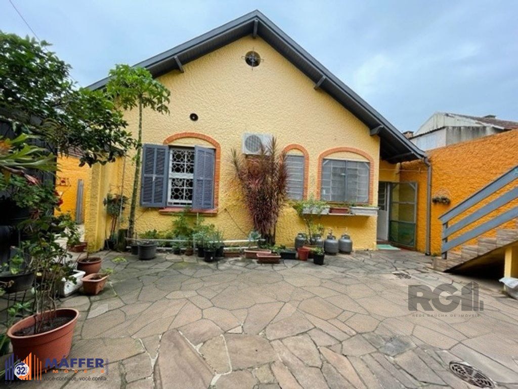 Casa 4 dormitórios no bairro Santa Tereza