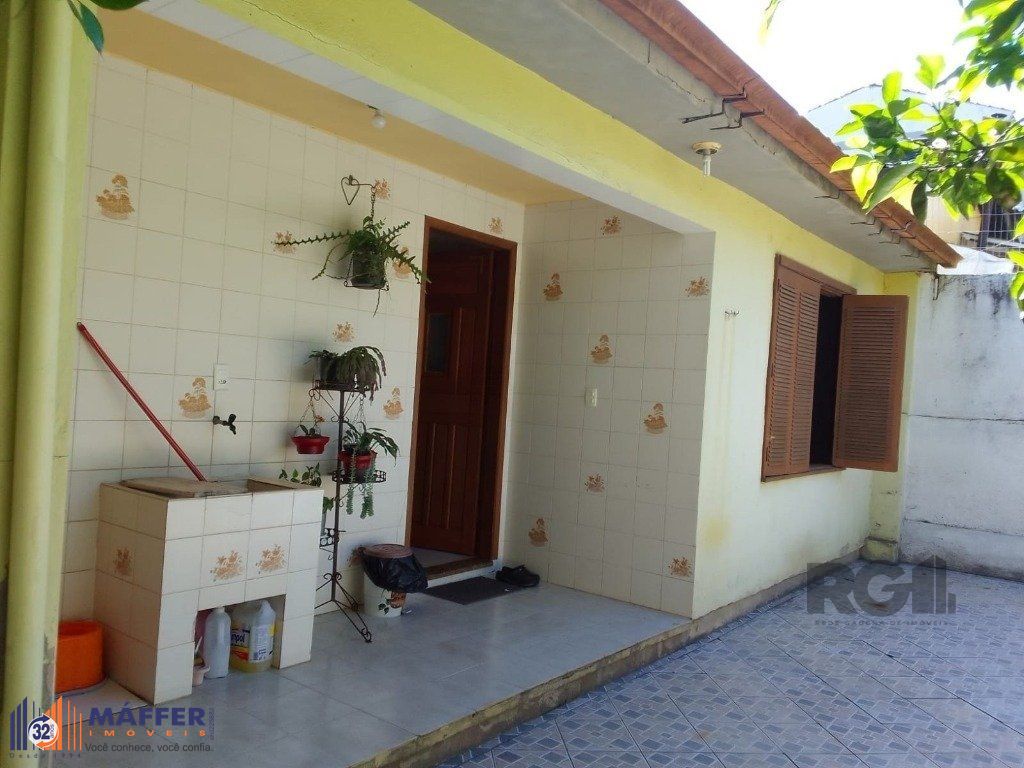 Casa de 4 quartos com 243,58m² no Bairro Lomba do Pinheiro
