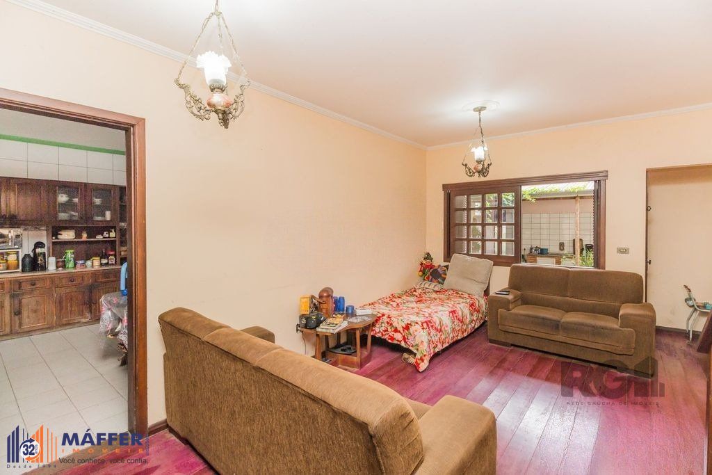 Casa 6 dormitórios no bairro Jardim Floresta