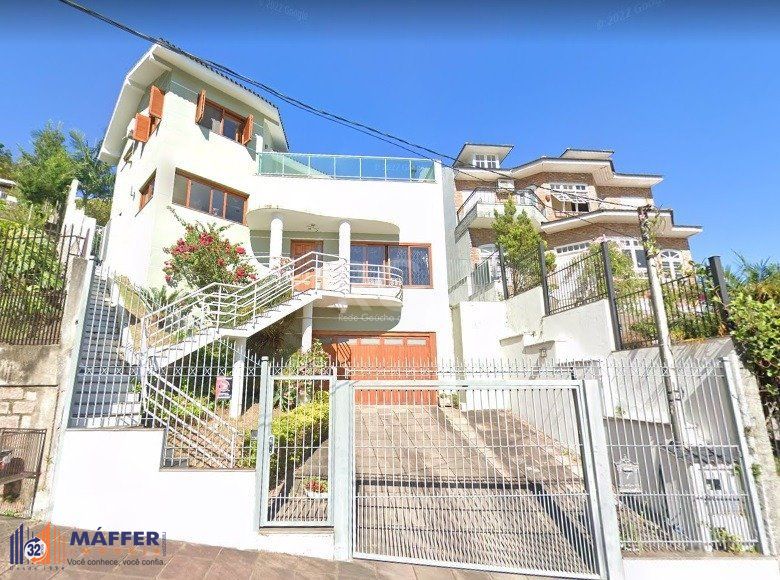 Casa para Venda - 279m², 3 dormitórios, sendo 1 suites, 4 vagas - Teresópolis