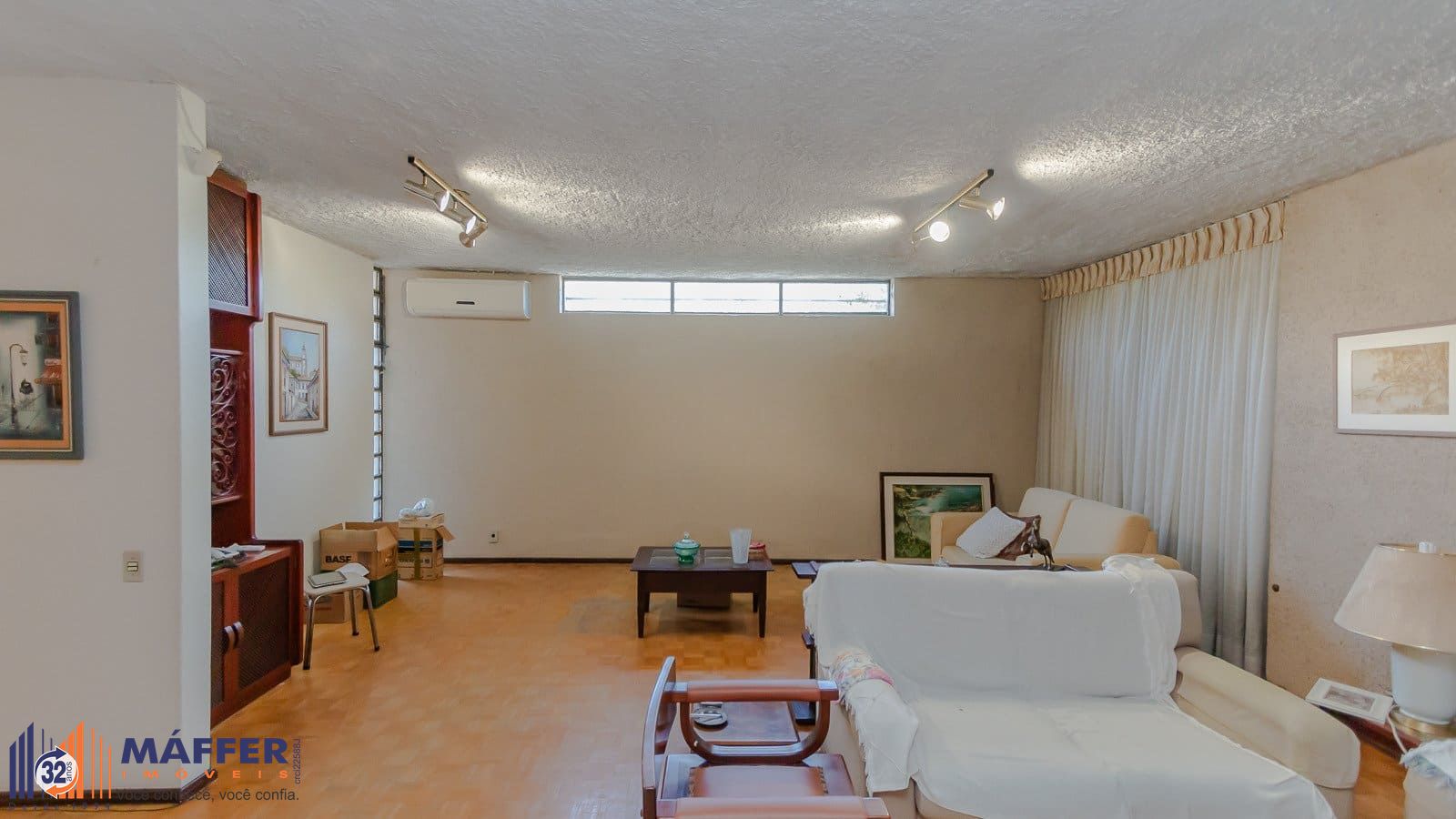 Casa com 3 dormitórios com 279.5m², no bairro Três Figueiras