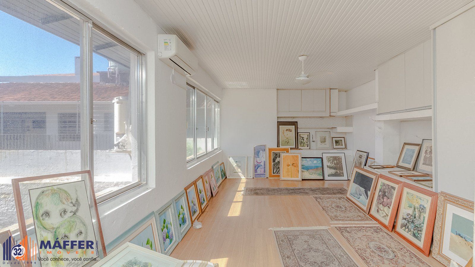 Excelente casa de 308 m² com 4 suítes e 4 vagas de garagem.