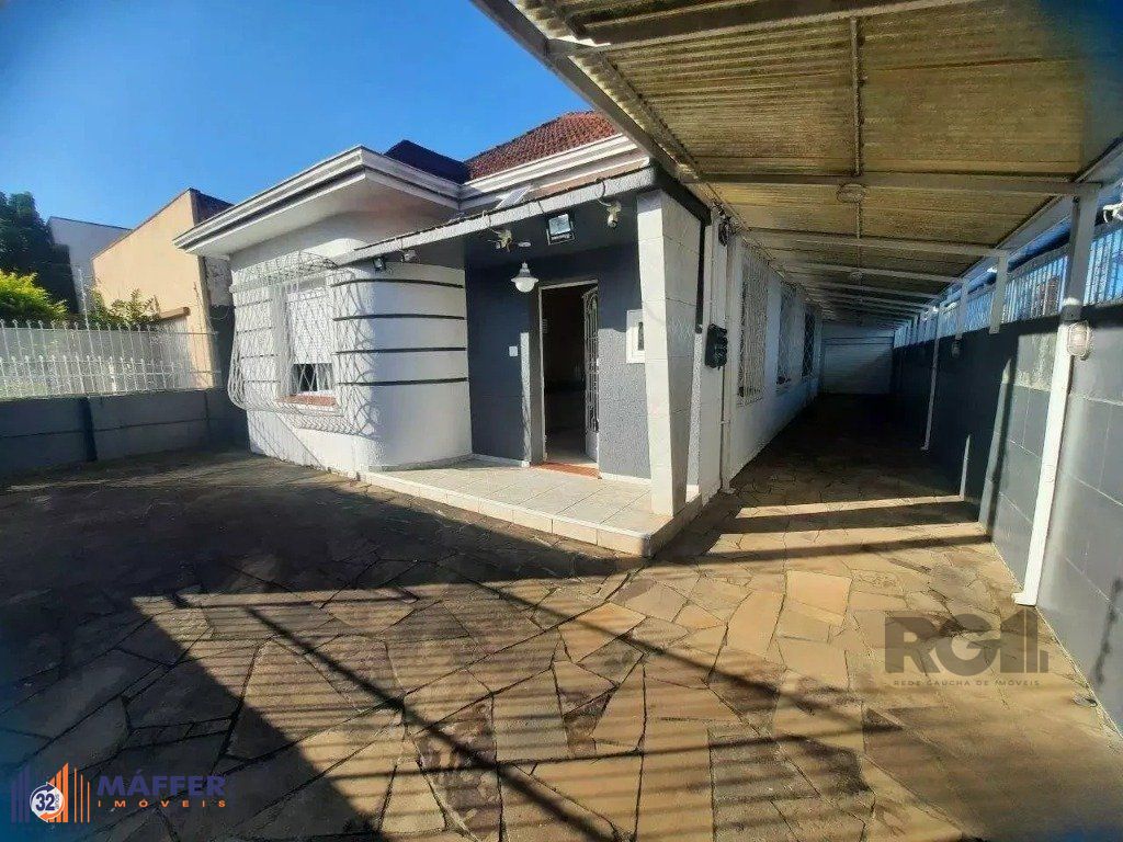 Casa de 3 dormitórios, no bairro Glória