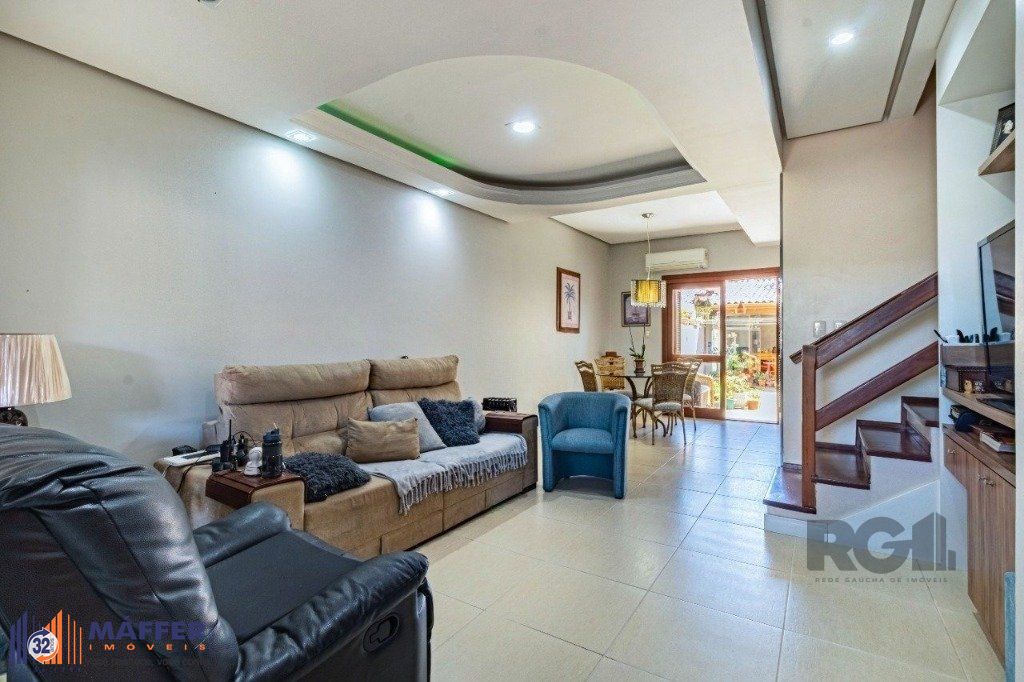 Casa de 3 dormitórios no bairro Cavalhada