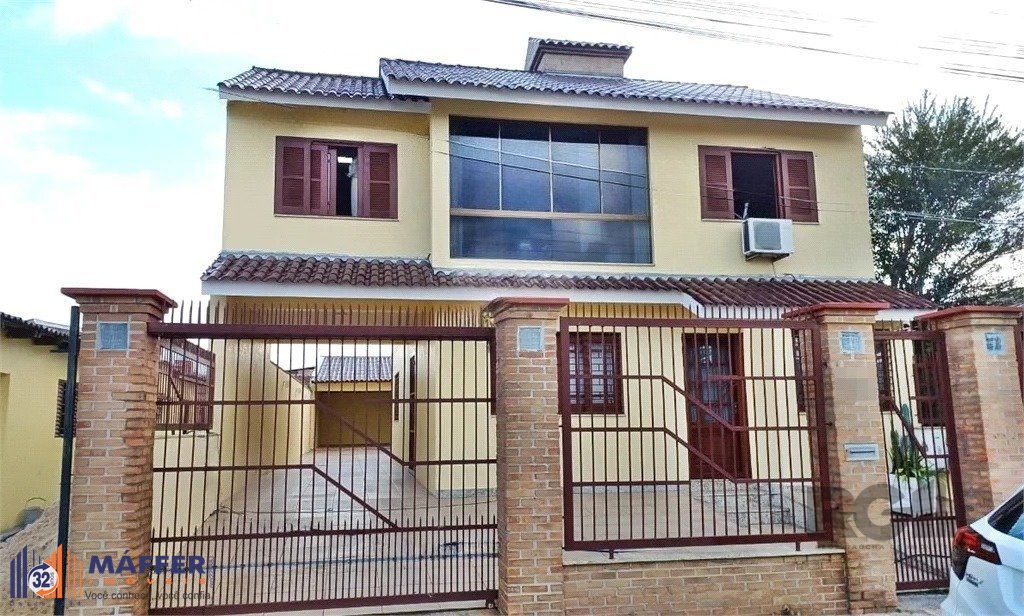 Casa de 3 dormitórios no bairro Sarandi