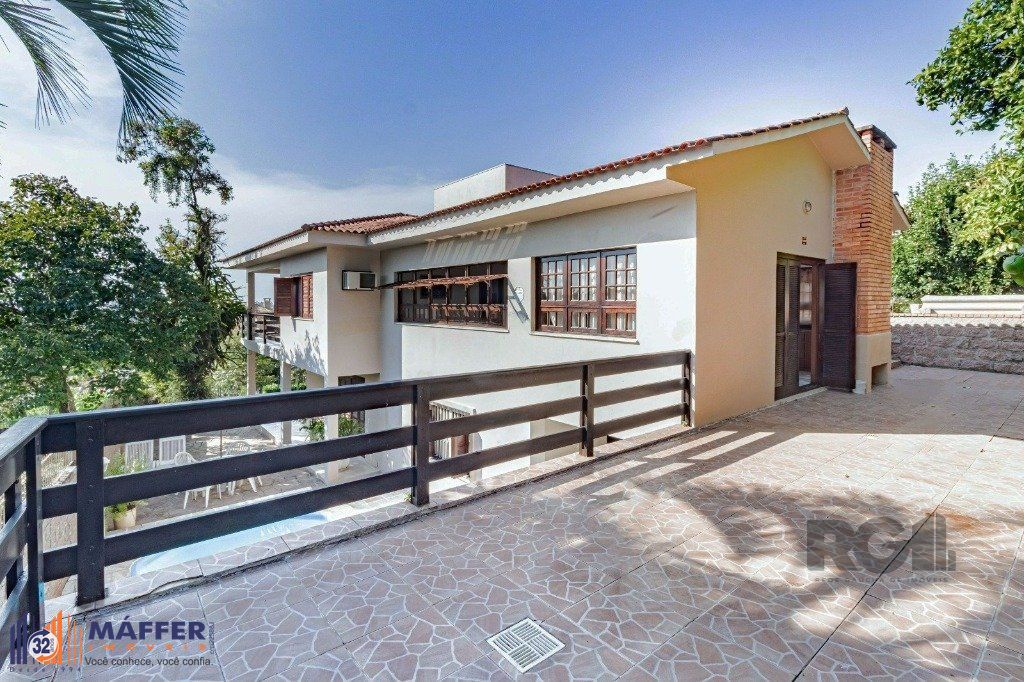 Casa com 267m², 3 dormitórios, 1 vaga no bairro Tristeza