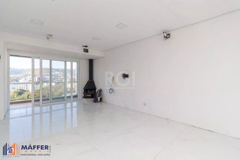 Casa para Venda - 377m², 4 dormitórios, sendo 2 suítes, 3 vagas - Teresópolis