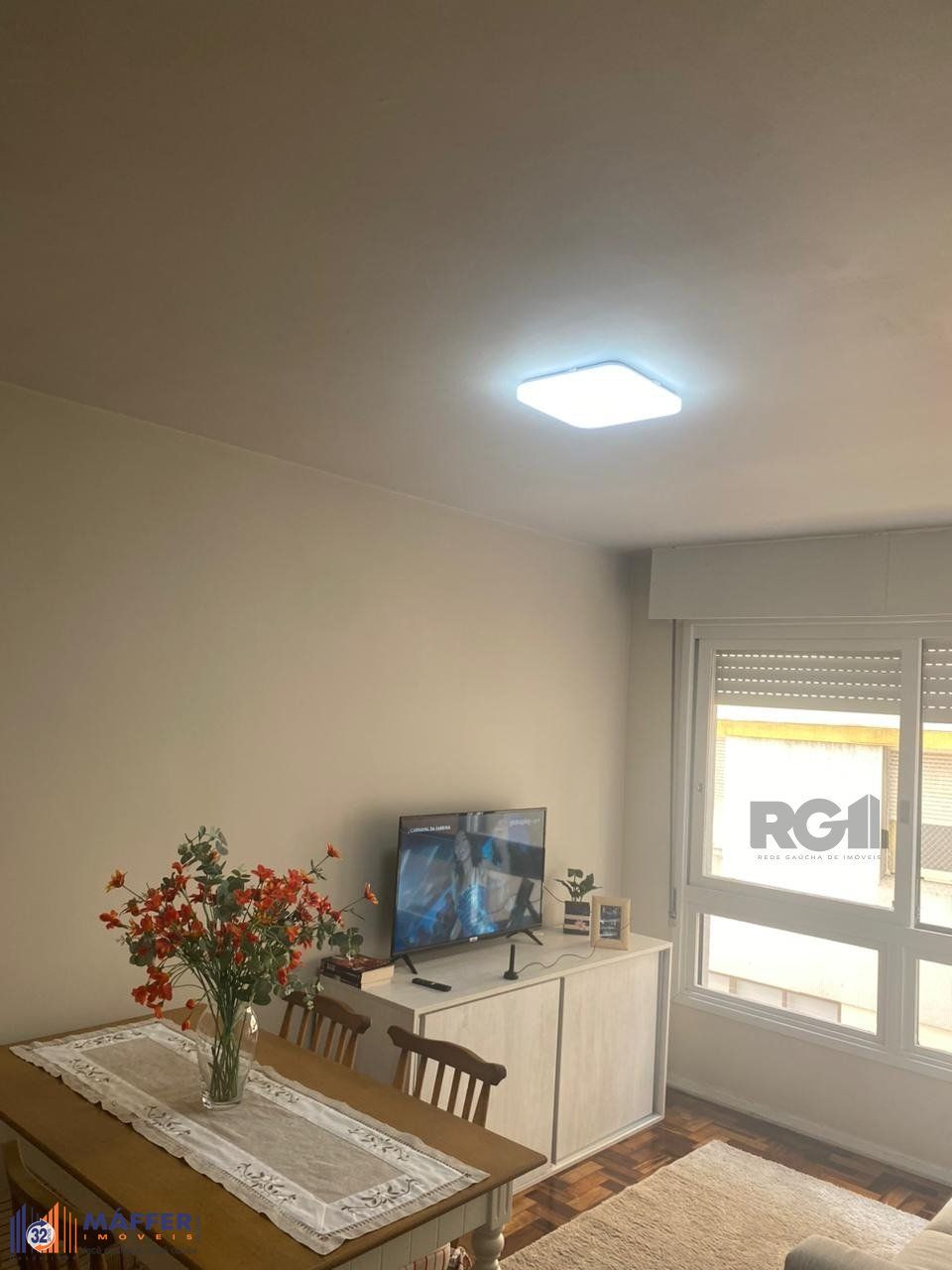 Vende-se apartamento impecável de 2 dormitórios