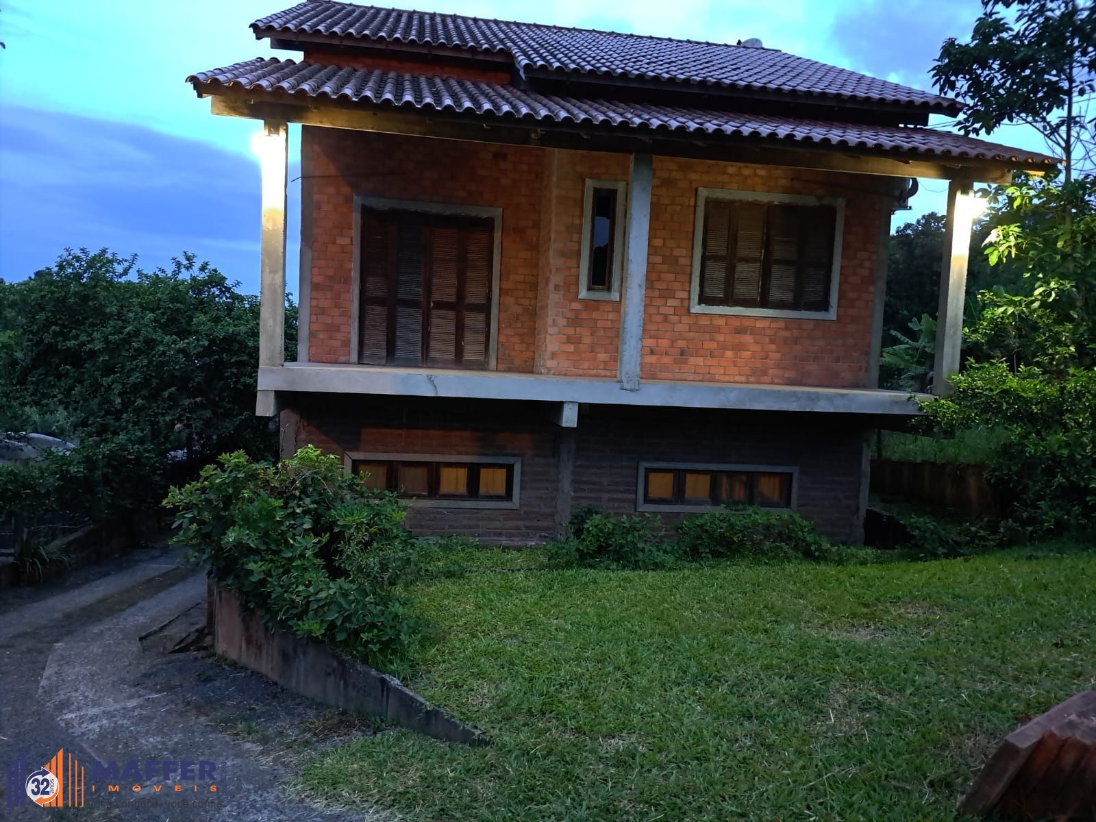 Sobrado 200m² privativos, 4 dormitórios 1 suíte e 2 vagas cobertas - Gravataí